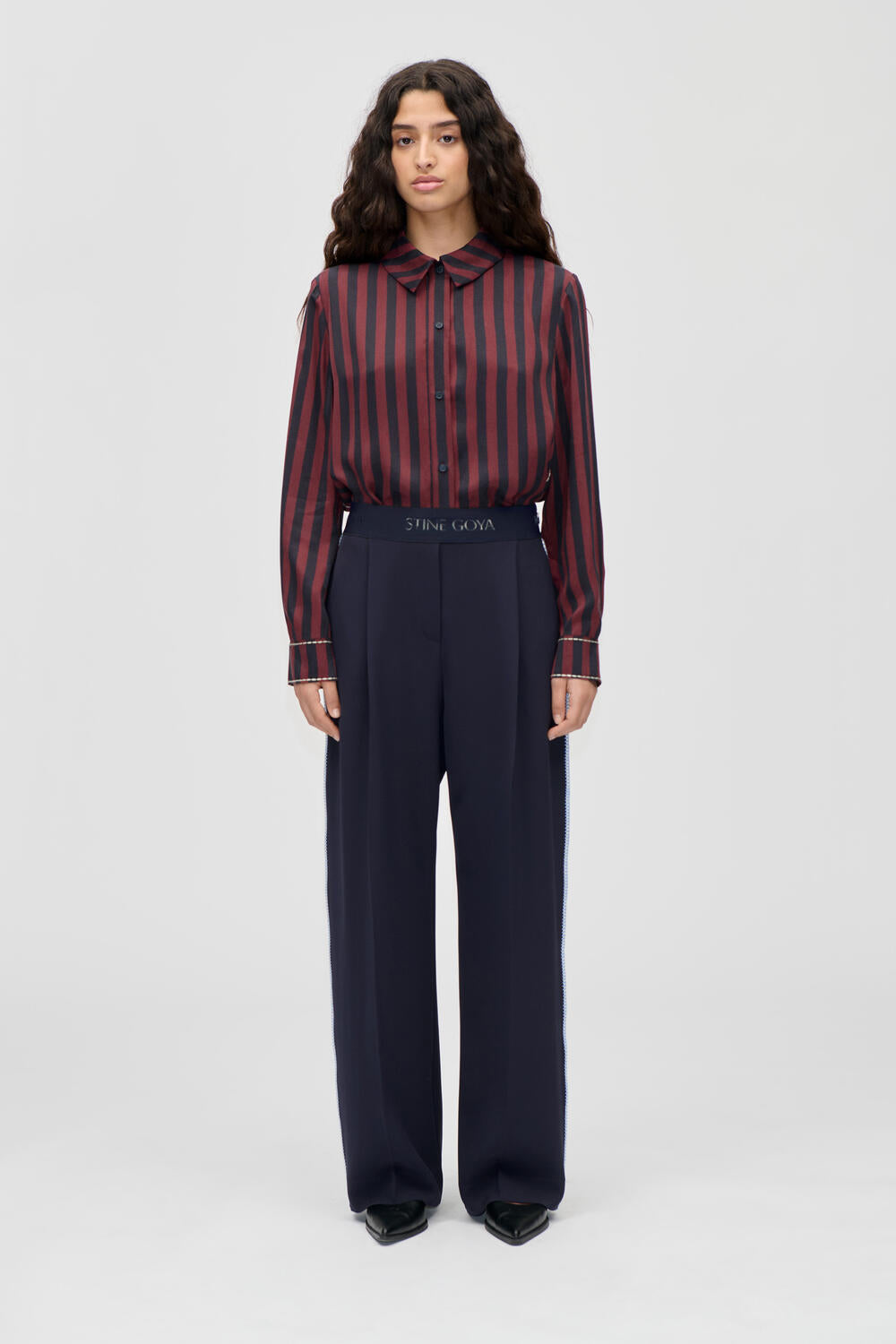 Stribet skjorte - Navy and Burgundy Wallpaper Stripes